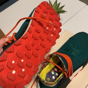 📲 Used Like new Pharrell’s size 9 men’s Solar HU NMD